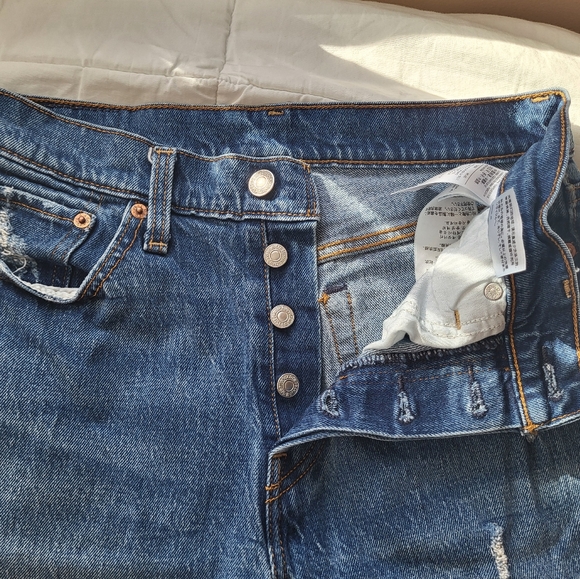 Levis size 29, Great For Curves! - Picture 4 of 12